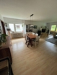 Wohnzimmer - Familienfreundliche 3-Zimmerwohnung mit Balkon und Garage in zentraler Lage