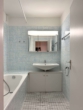 Badezimmer - Helle 3-Zimmer-Wohnung mit Balkon in zentraler Lage von Köln – optional TG-Stellplatz
