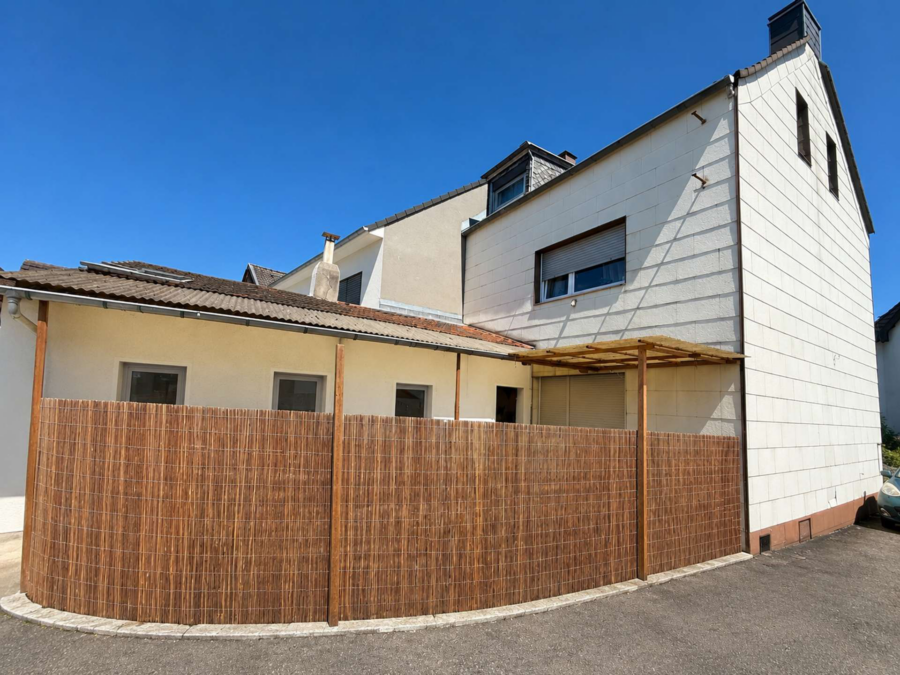 Hausansicht zur EG Wohnung Gar
