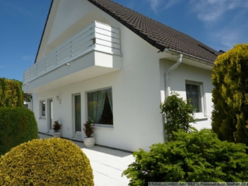 Großzügiges, freistehendes Einfamilienhaus in zentraler, begehrter Wohnlage, 51465 Bergisch Gladbach, Einfamilienhaus