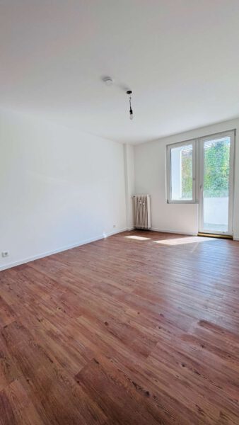 Erstbezug nach Sanierung: Helle 2-Zimmer-Wohnung mit Balkon in Köln, 50733 Köln, Apartment
