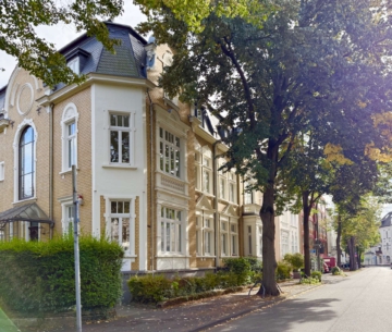 Bonn – Bad Godesberg – Stilvolle Denkmal-Maisonette mit Dachterrasse im Villenviertel, 53173 Bonn Bad Godesberg, Maisonettewohnung