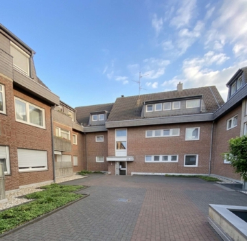 Kapitalanlage in zentraler Lage von Bergisch Gladbach-Heidkamp – gut vermietete 2,5-Zimmer Wohnung, 51469 Bergisch Gladbach, Dachgeschosswohnung