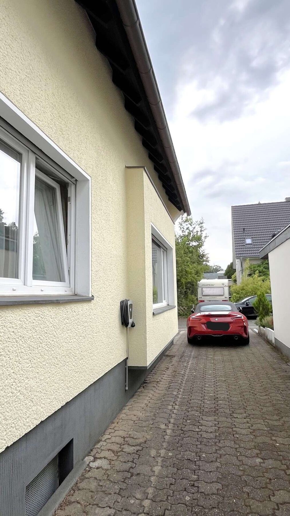 Eingang zur Garage+ Garten