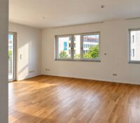 Blick vom Flur in den Wohnraum